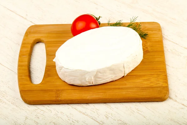 Sýr Camembert Dřevěné Pozadí — Stock fotografie
