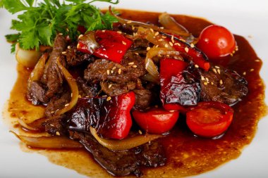 Domates soslu istiridye içinde sığır eti