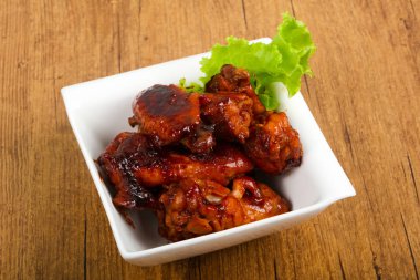 Teriyaki soslu tavuk kanadı.