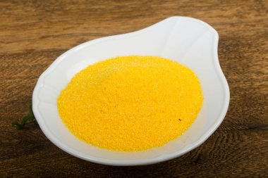 Ham polenta yemek pişirmek için hazır