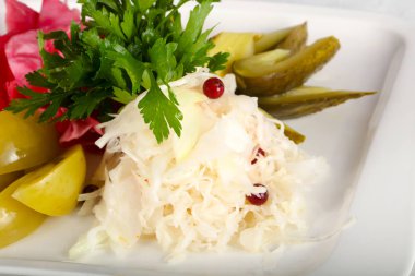 Turşu sebze - domates, salatalık ve lahana