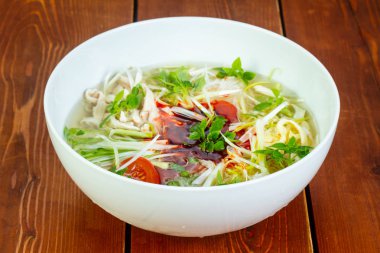 Vietnam geleneksel sığır Pho çorbası