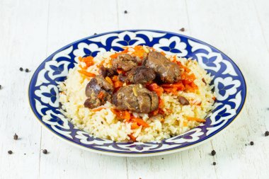 Havuç ve baharat ile kuzu pilav