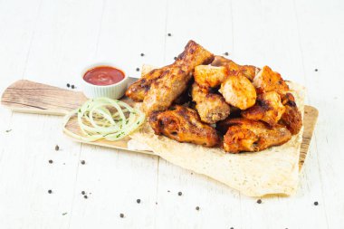 Et kebabı mix tabak - tavuk kanatları, domuz, sığır eti