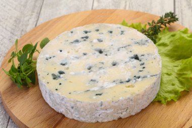 Yuvarlak mavi peynir