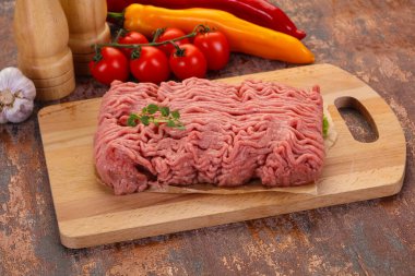 Kıyılmış çiğ hindi eti