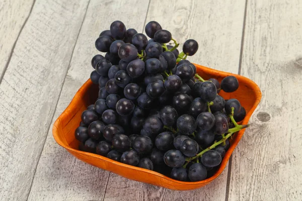 Uva vermelha doce madura fresca — Fotografia de Stock