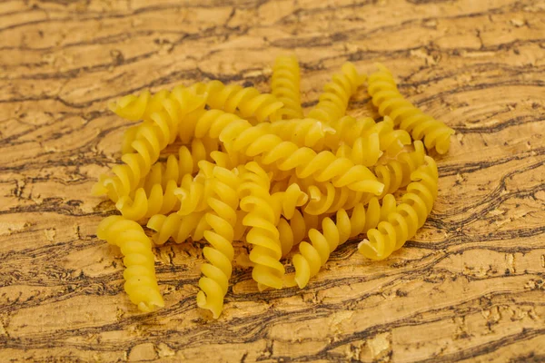 Crudo Pasta italiana fusilly cruda — Foto Stock