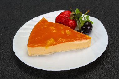 Kayısılı cheesecake çilek servis