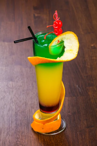 Тропічний клубний коктейль з алкоголем — стокове фото