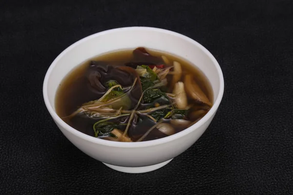 Sopa estilo tailandés con carne y champiñones —  Fotos de Stock