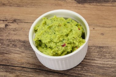 Acı biber ile Avokado guacamole sos