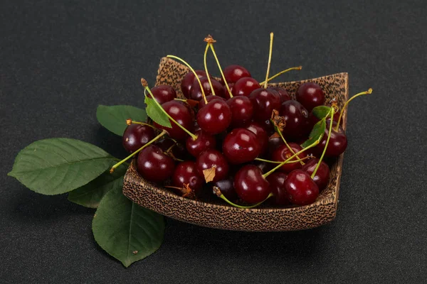 Sweet ripe cherry with leaves — Stock Photo, Image