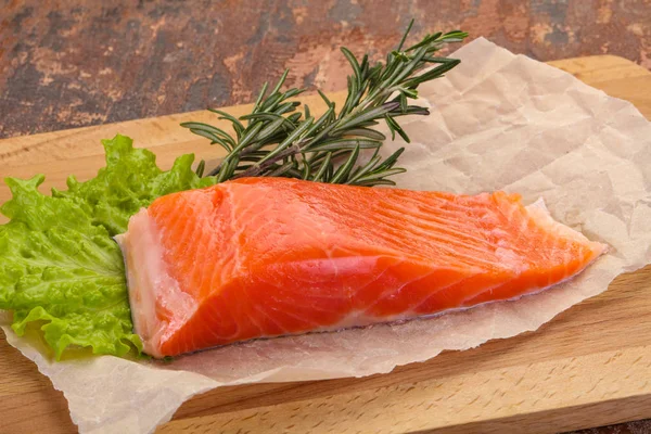Pedaço de salmão cru — Fotografia de Stock