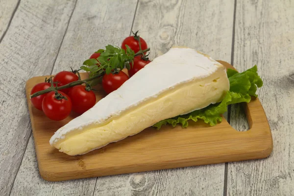 Σαλάτα με τυρί Μπρι — Φωτογραφία Αρχείου