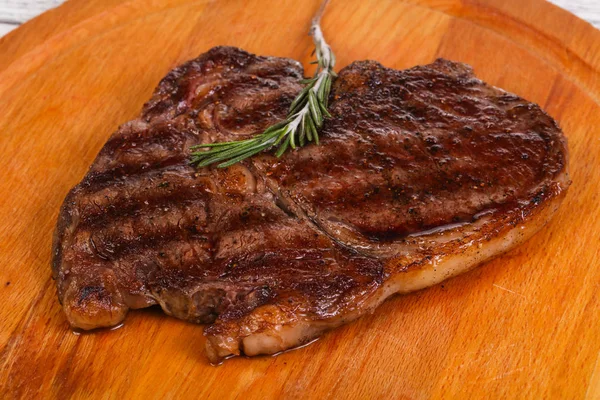 Ribeye Steak met rozemarijn — Stockfoto