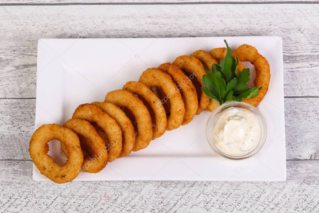 Squid rings snack with sauce