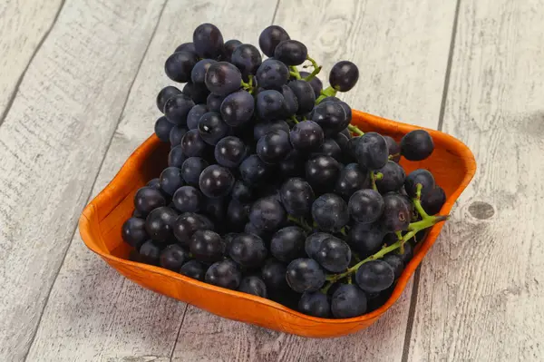 Uva vermelha doce madura fresca — Fotografia de Stock