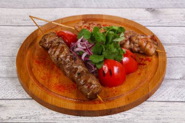 tavuk ve sığır eti şiş