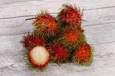 Tropikal tatlı egzotik meyve Rambutan 