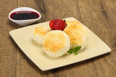 Reçel ve stravberry ile lor krep