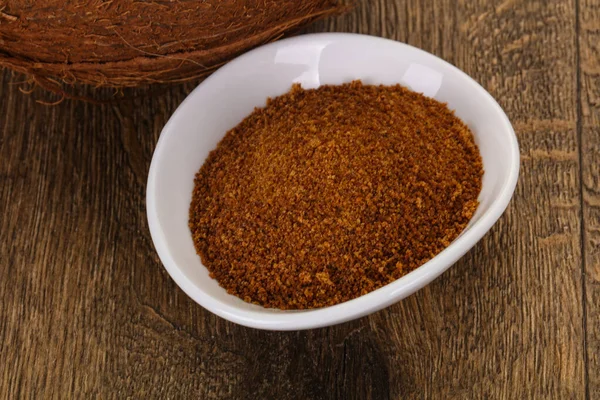 Kokos brunt socker i skålen — Stockfoto