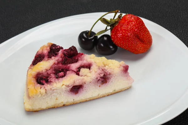 Cheesecake with cherry served strawberry — Stock Photo, Image
