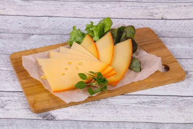 Sarı İsviçre peyniri dilimlenmiş