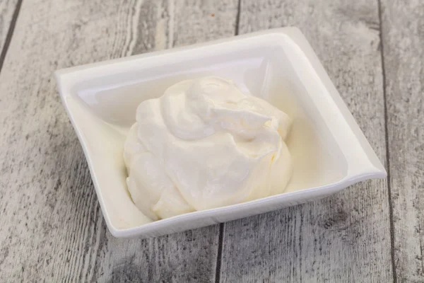 Sour cream in the bowl — Stock Photo, Image
