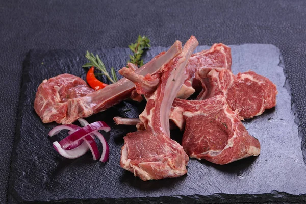 Cremagliera grezza di agnello — Foto Stock