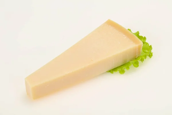 Italiaanse traditionele Parmezaanse kaas driehoek — Stockfoto