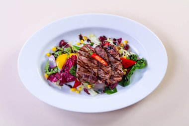 Sebzeli ızgara domuz.