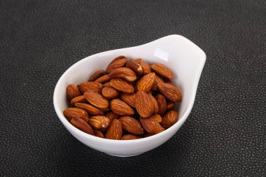 Badem fındık yığını