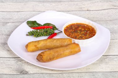 Karides ile derin kızarmış Bahar rulo