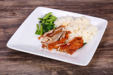 Kavrulmuş ördek göğsü ile Pirinç