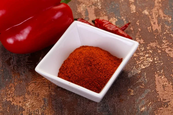 Paprika poeder in de kom — Stockfoto