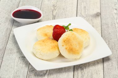 Reçel ve stravberry ile lor krep