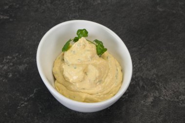 Zeytinyağlı humus atıştırması