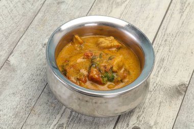 Geleneksel Tay köri tavuk çorbası