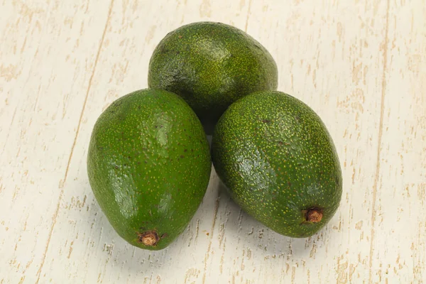 Avocado dietetico verde maturo - superfood — Foto Stock