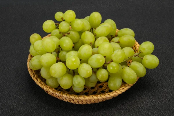 Doce maduro verde uva ramo — Fotografia de Stock