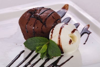 Dondurma ile lezzetli sıcak Muffin