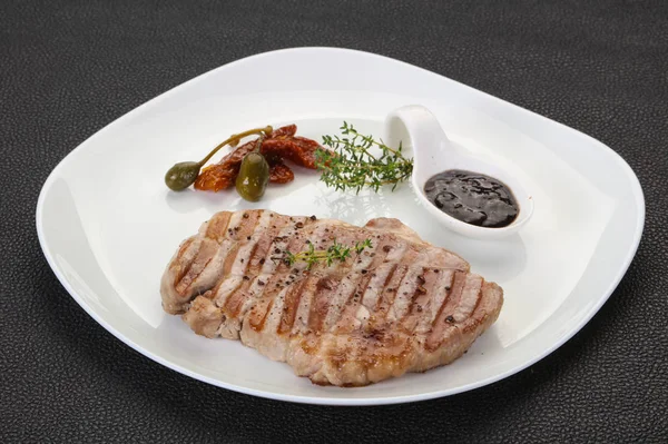 Gegrilde varkensvlees Steak met pepersaus — Stockfoto