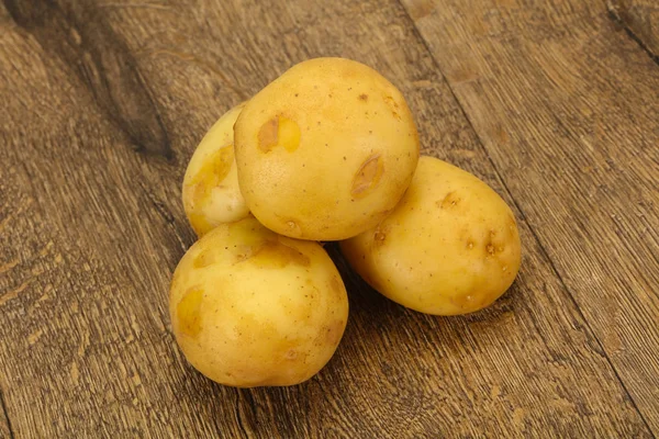Genç küçük mevsimlik patates yığını — Stok fotoğraf