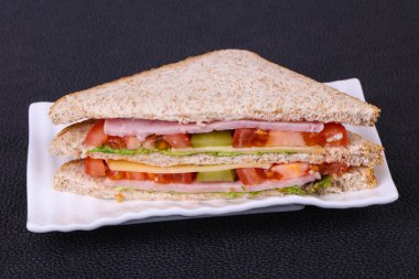 jambon ve peynirli sandviç