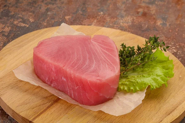 Ruwe tonijnsteak — Stockfoto