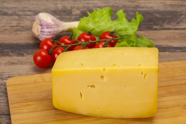 Kemény, sárga, ízletes sajttégla — Stock Fotó