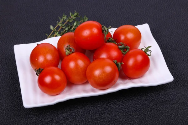 Tomate cherry en el bowl — Foto de Stock