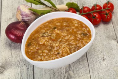 Sığır eti ile Kafkas kharcho çorbası