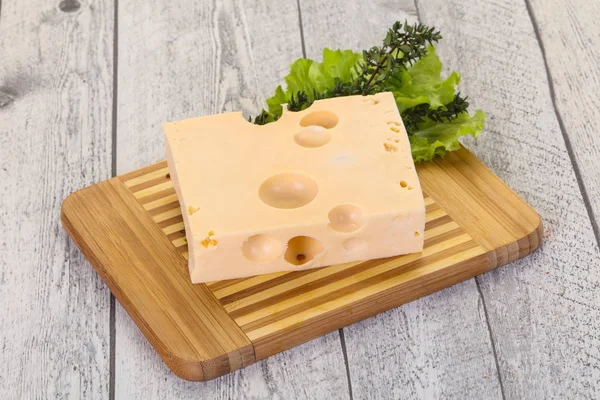 Ladrillo de queso Maasdam —  Fotos de Stock